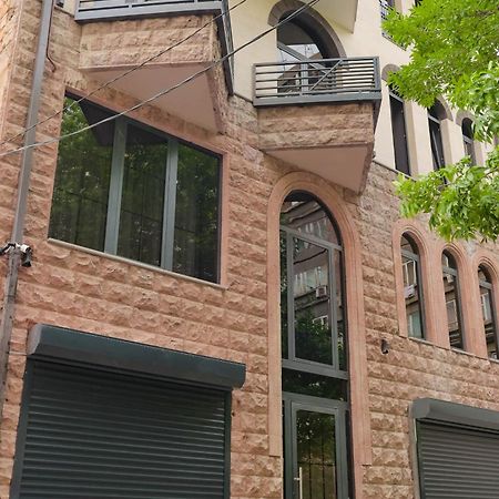 Aygestan Plaza Aparthotel Jerevan Exteriör bild