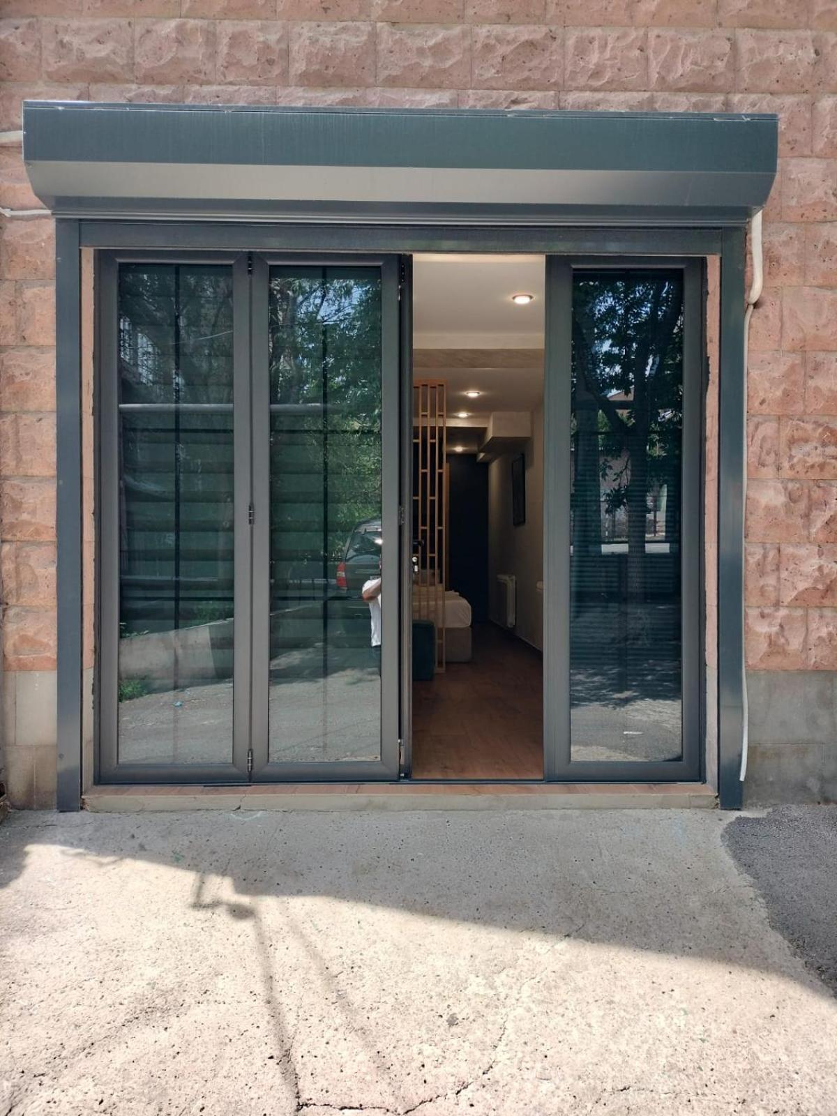 Aygestan Plaza Aparthotel Jerevan Exteriör bild