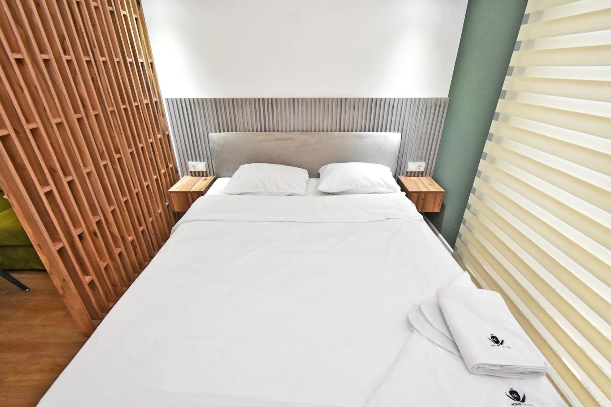 Aygestan Plaza Aparthotel Jerevan Exteriör bild