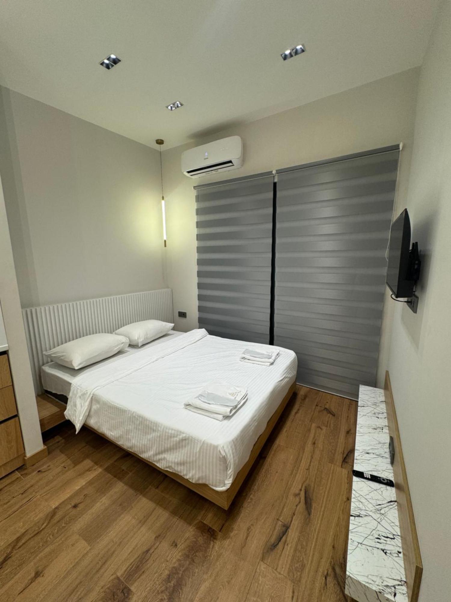 Aygestan Plaza Aparthotel Jerevan Exteriör bild