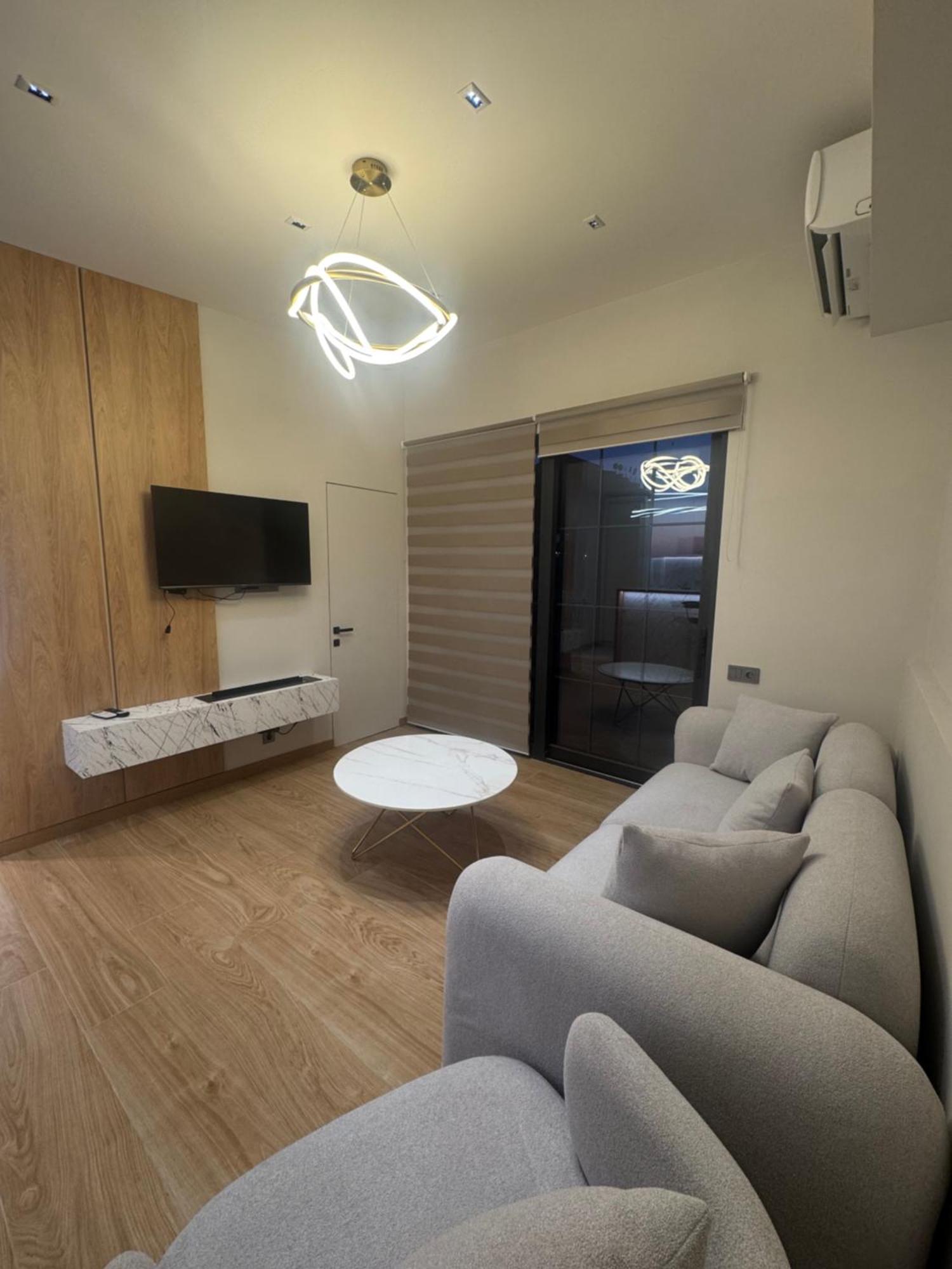 Aygestan Plaza Aparthotel Jerevan Exteriör bild